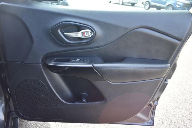 Used 2019 Jeep Cherokee Latitude Plus AWD/4WD image 42