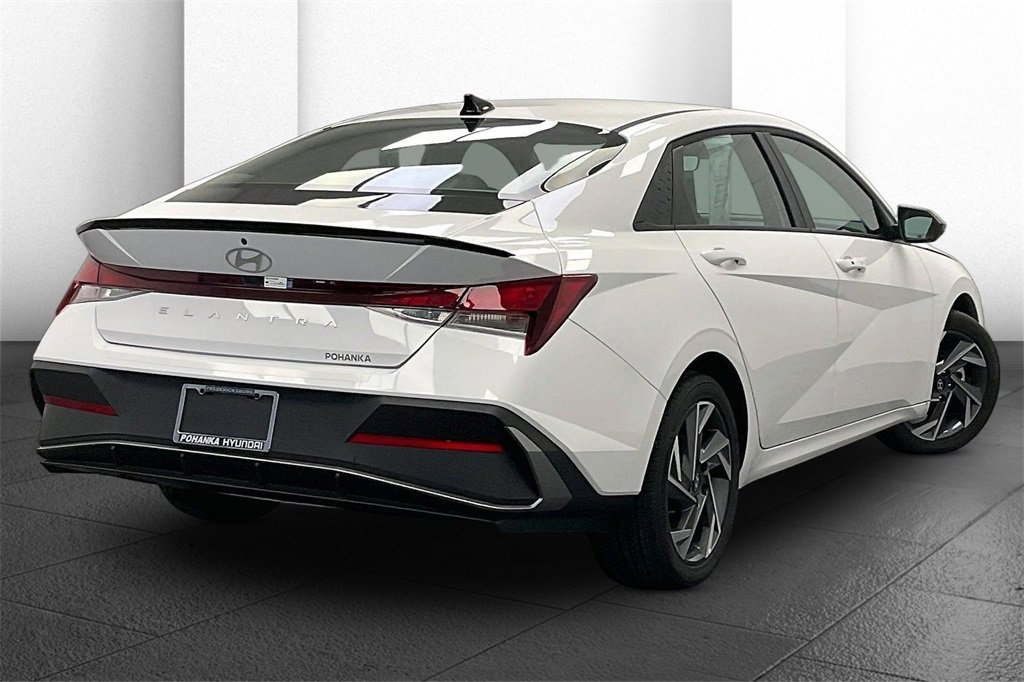 Certified 2025 Hyundai Elantra Sport w/ Cargo Package image 11