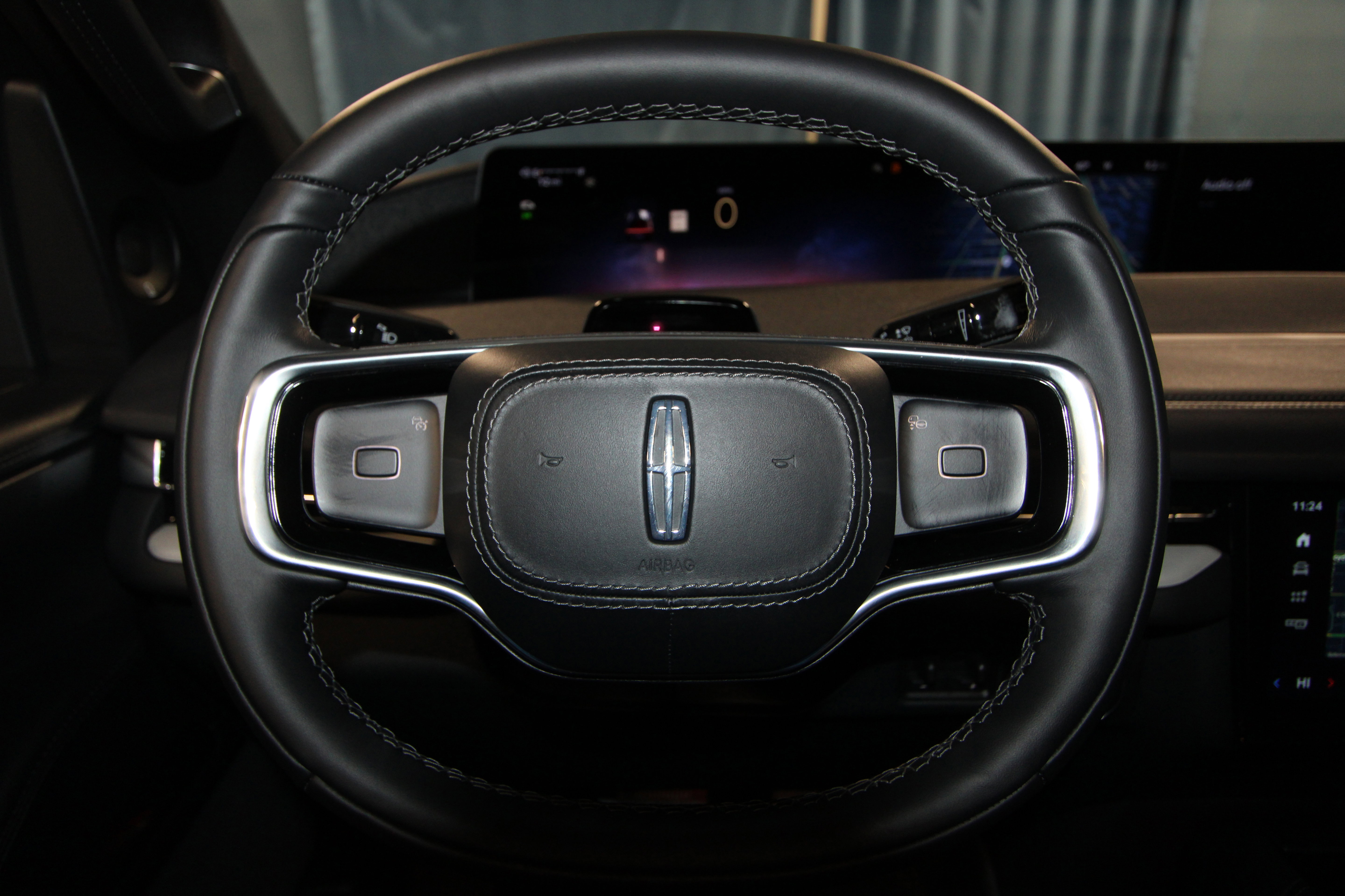 New 2026 Lincoln Navigator L Reserve w/ Jet Appearance Package image 9