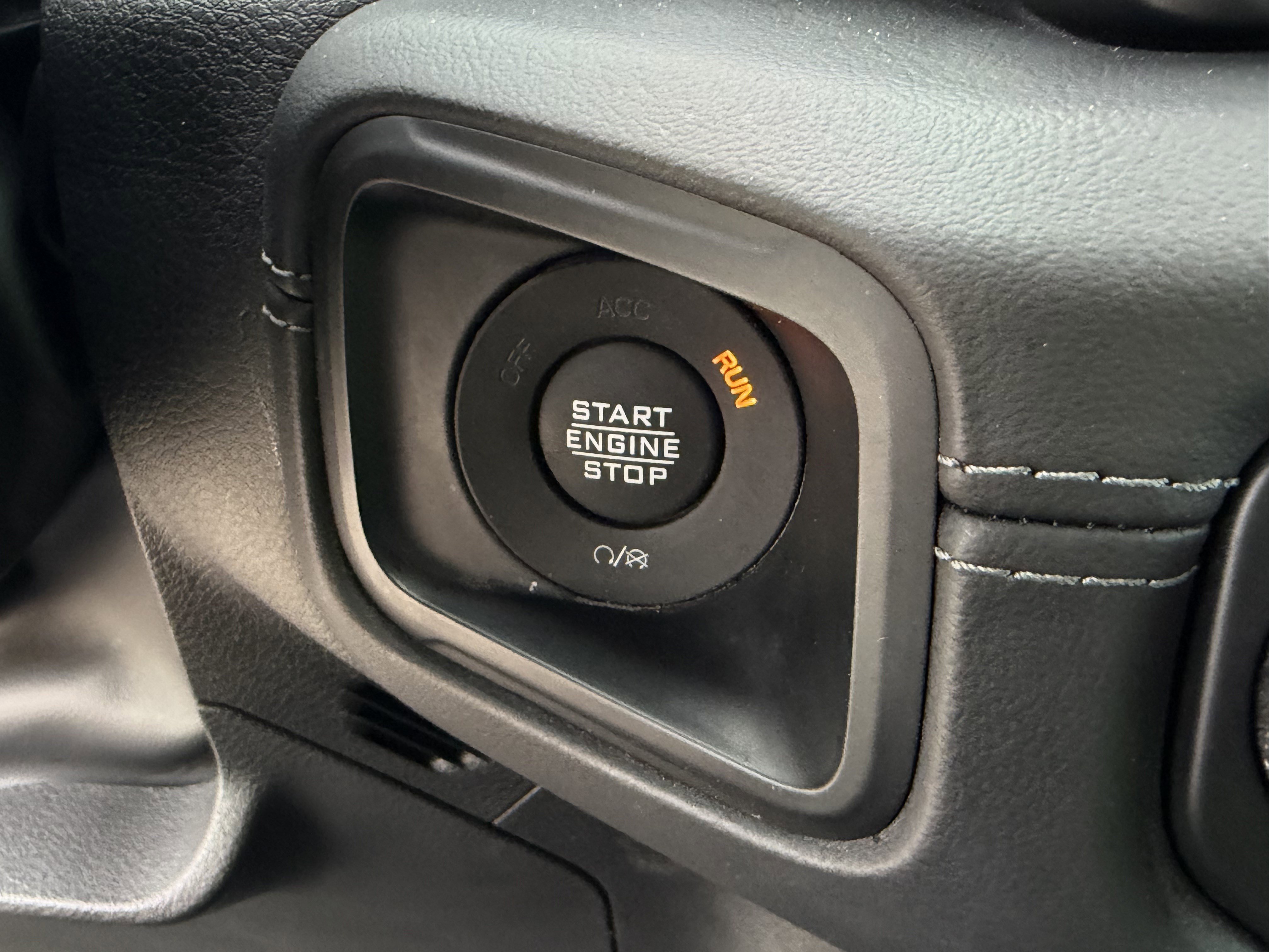 Used 2024 Jeep Gladiator Sport AWD/4WD image 23
