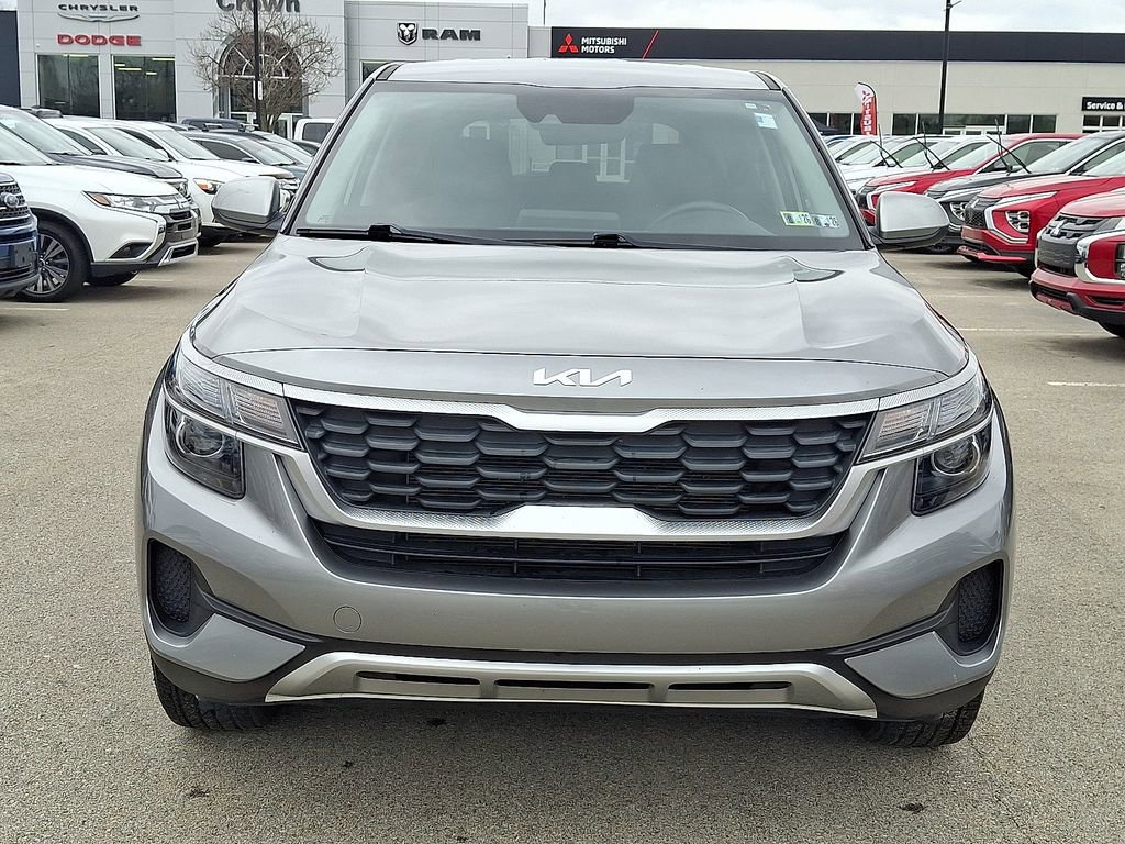 Used 2023 Kia Seltos LX image 2