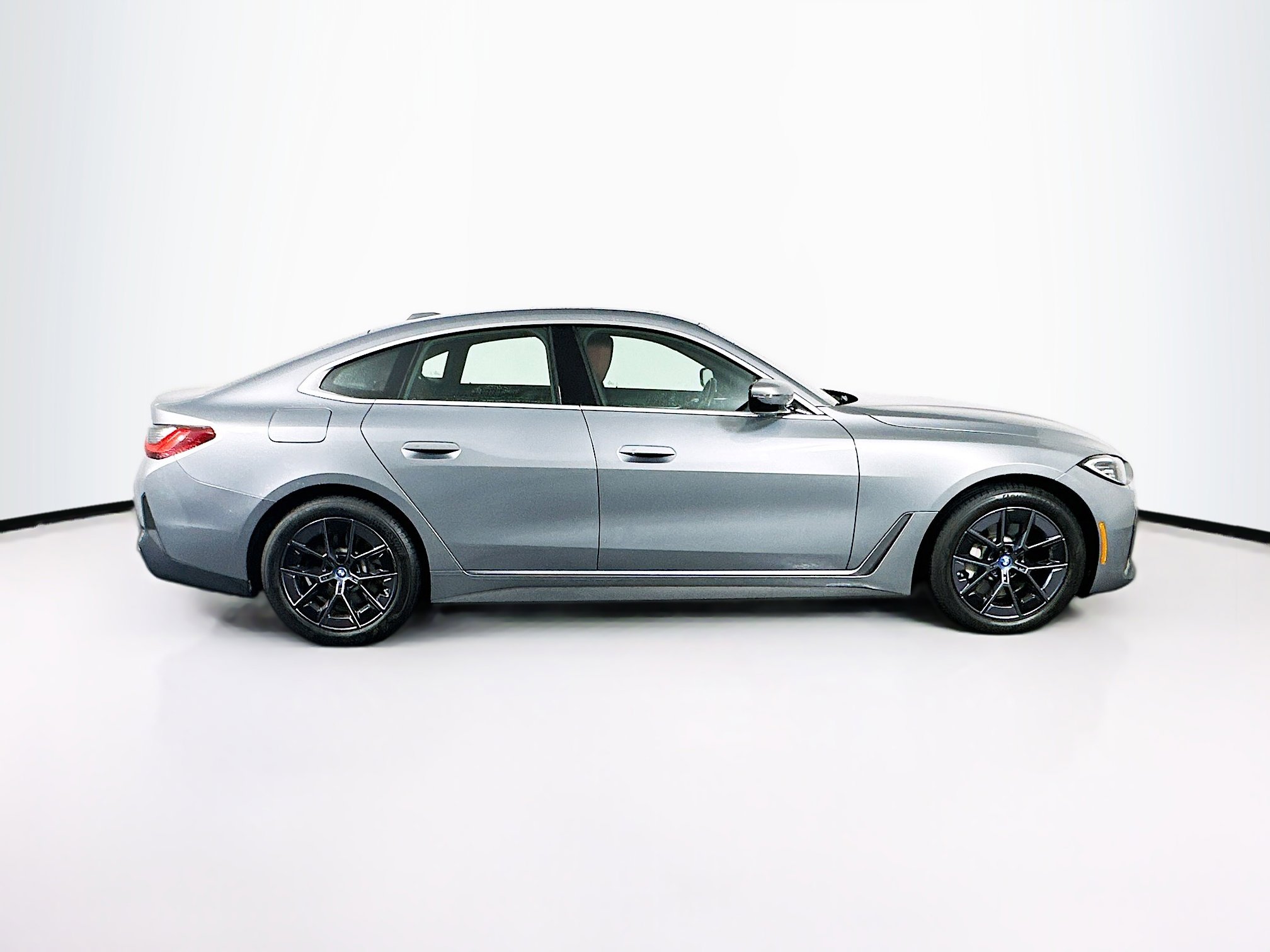 Used 2023 BMW i4 eDrive35 w/ Premium Package image 10