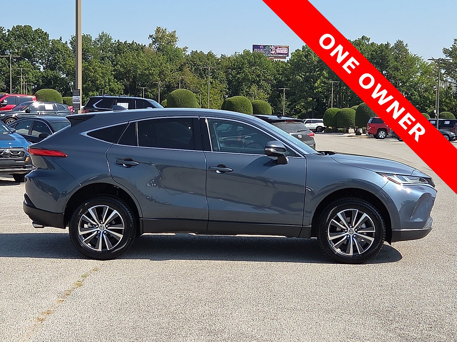Used 2024 Toyota Venza LE AWD/4WD image 6