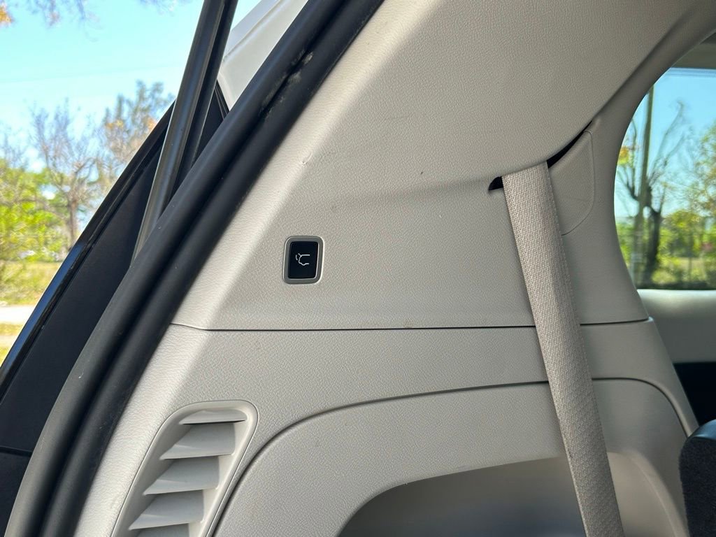 Used 2023 Chrysler Pacifica Touring-L image 41