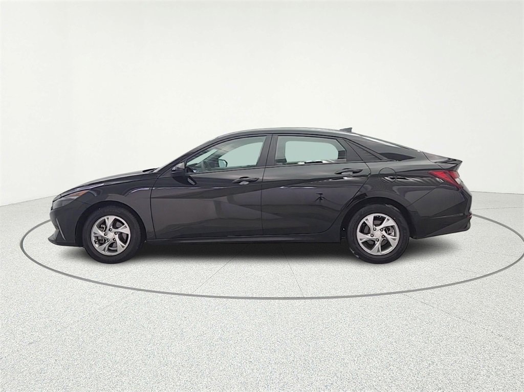 Used 2021 Hyundai Elantra SE image 4
