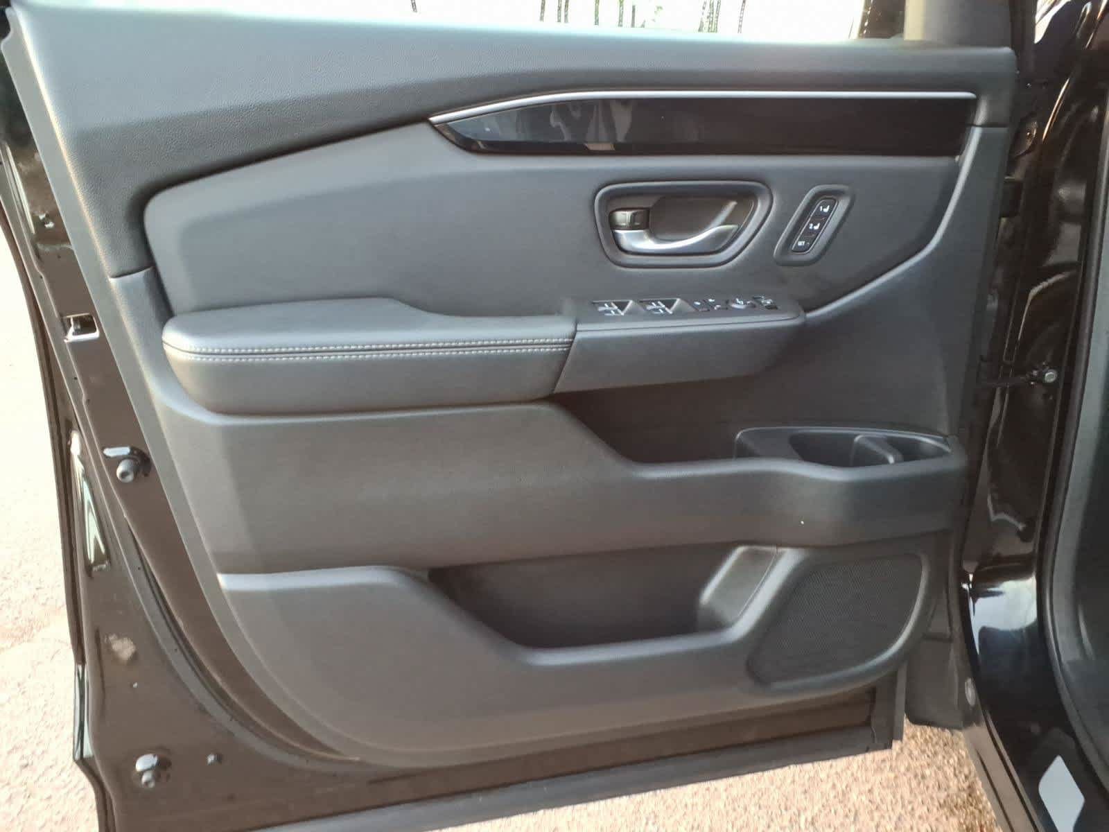 Used 2025 Honda Pilot EX-L image 14