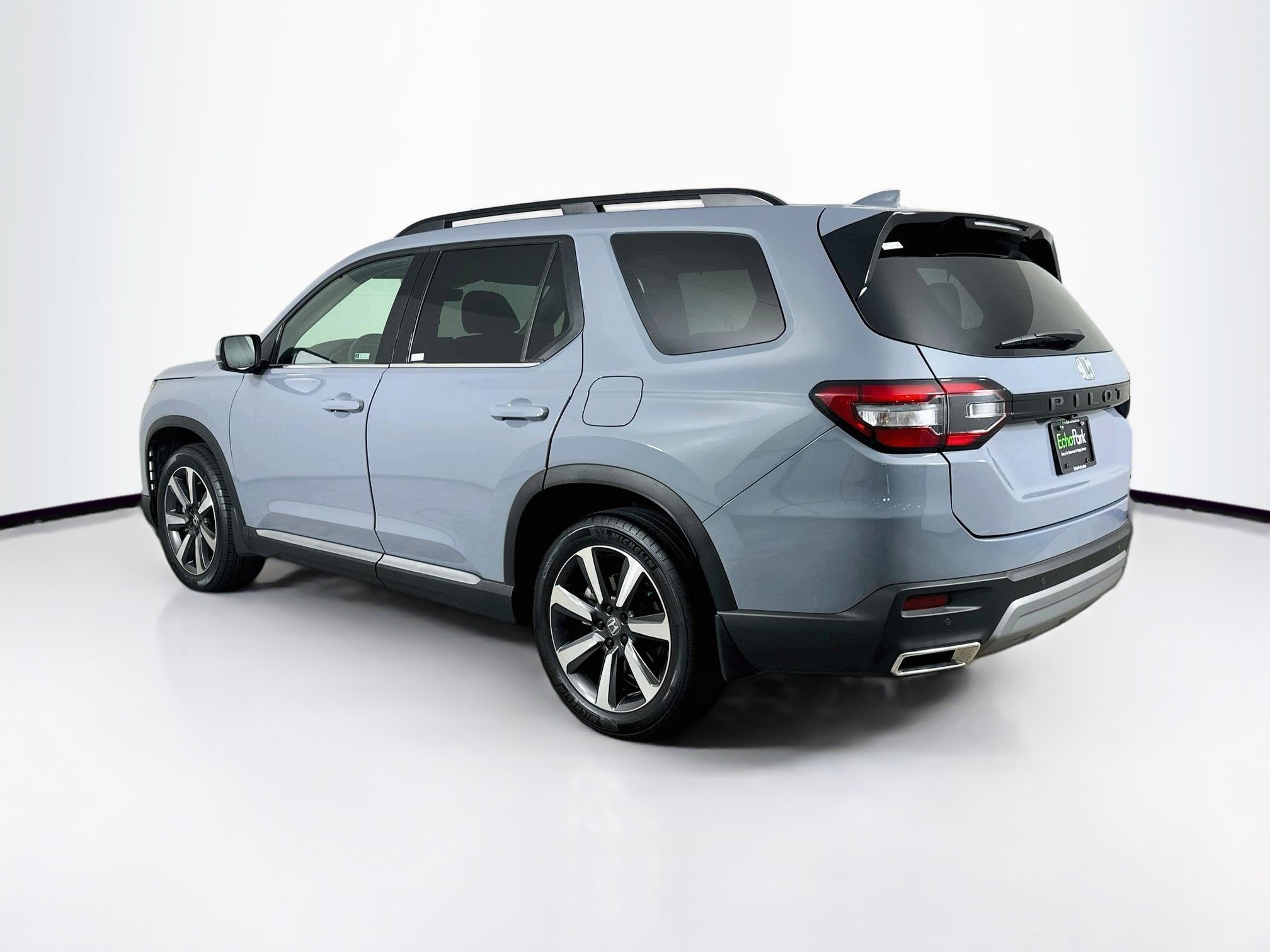 Used 2025 Honda Pilot Touring image 5