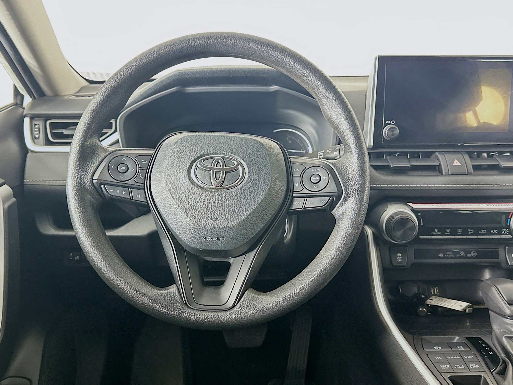 Used 2024 Toyota RAV4 LE image 17