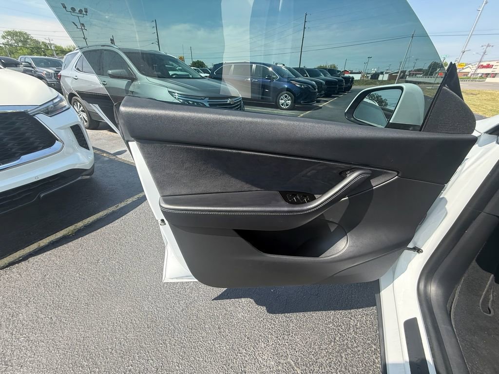 Used 2021 Tesla Model Y Long Range image 25