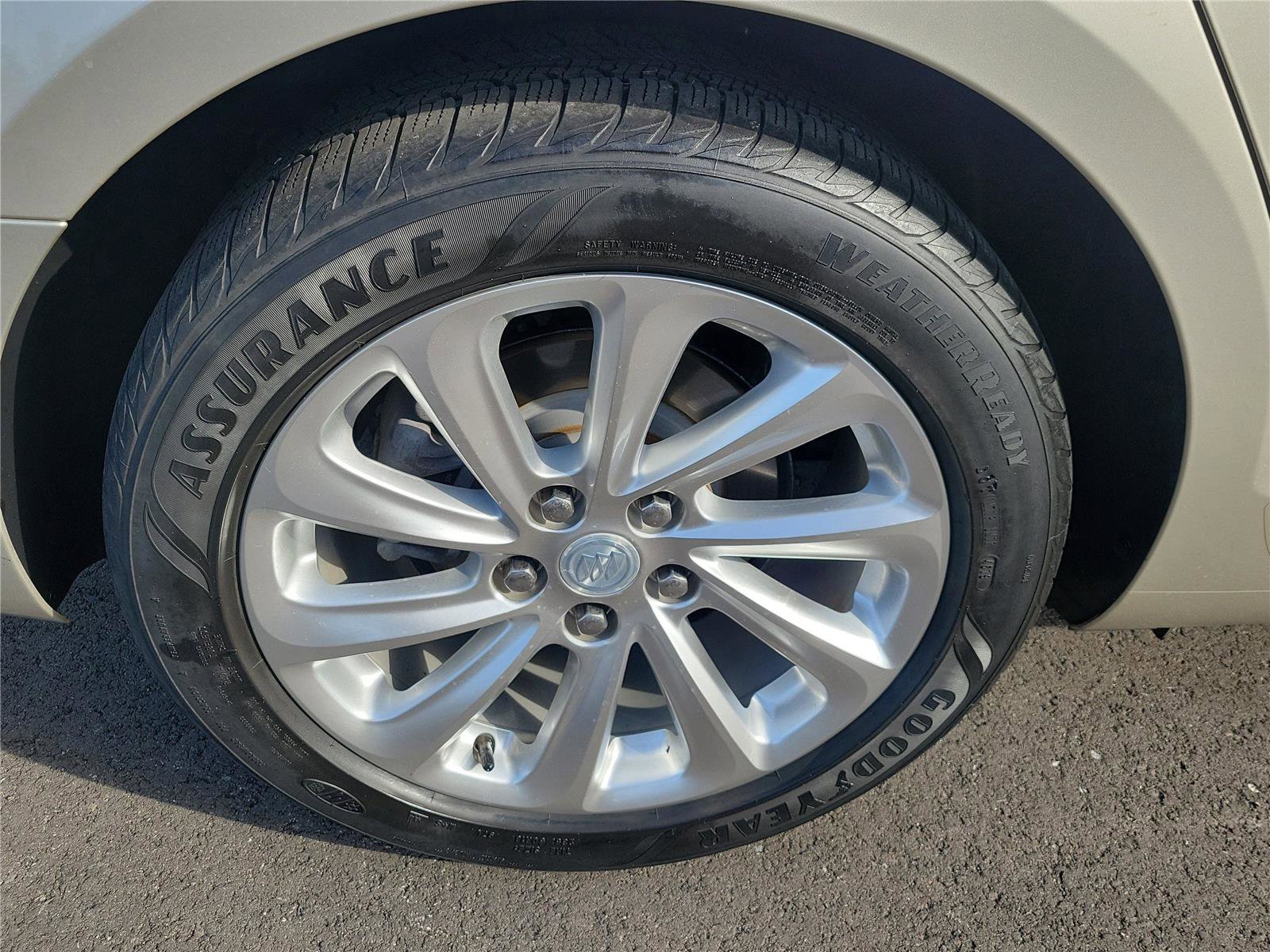 Used 2015 Buick LaCrosse image 6