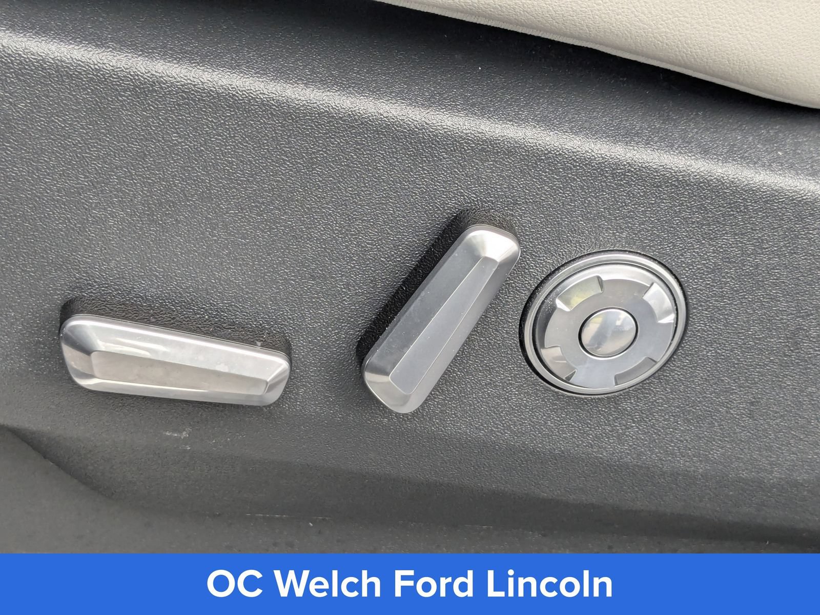 Certified 2025 Lincoln Navigator Reserve AWD/4WD image 23
