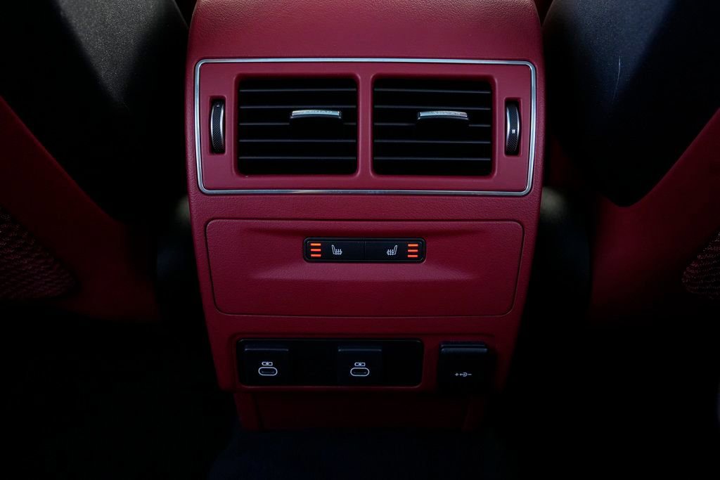 Used 2022 Jaguar F-PACE SVR image 40