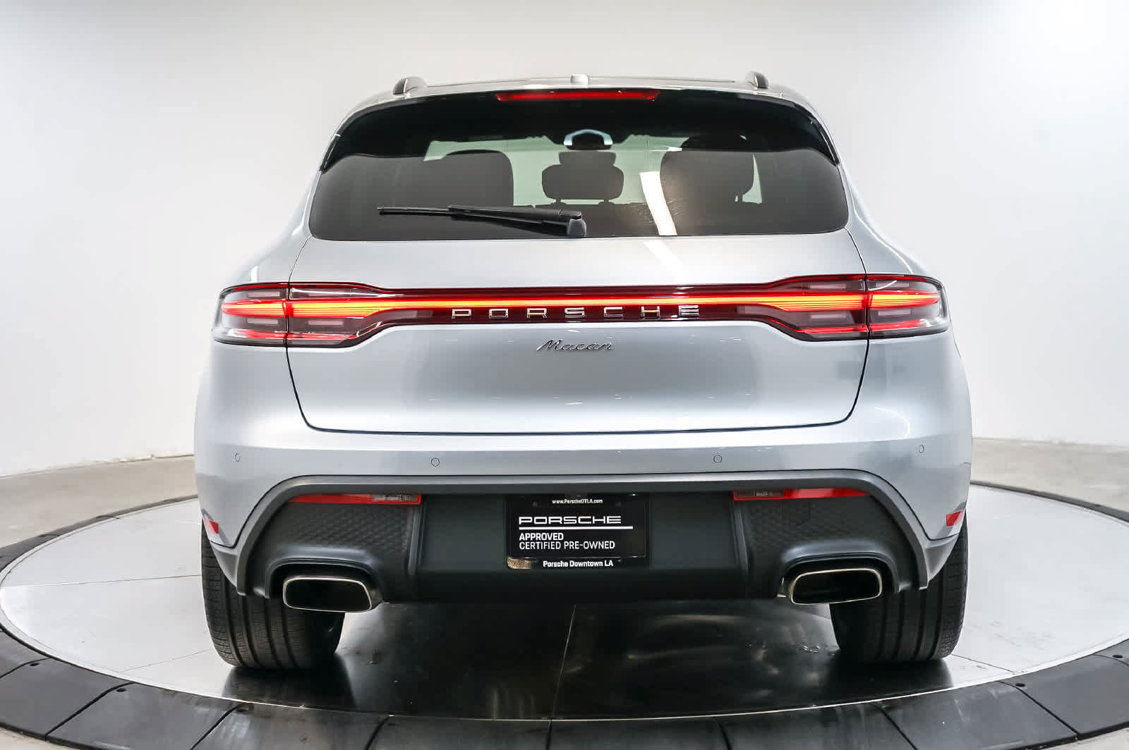 Certified 2026 Porsche Macan AWD/4WD image 8