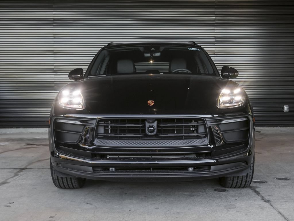 Certified 2026 Porsche Macan AWD/4WD image 10