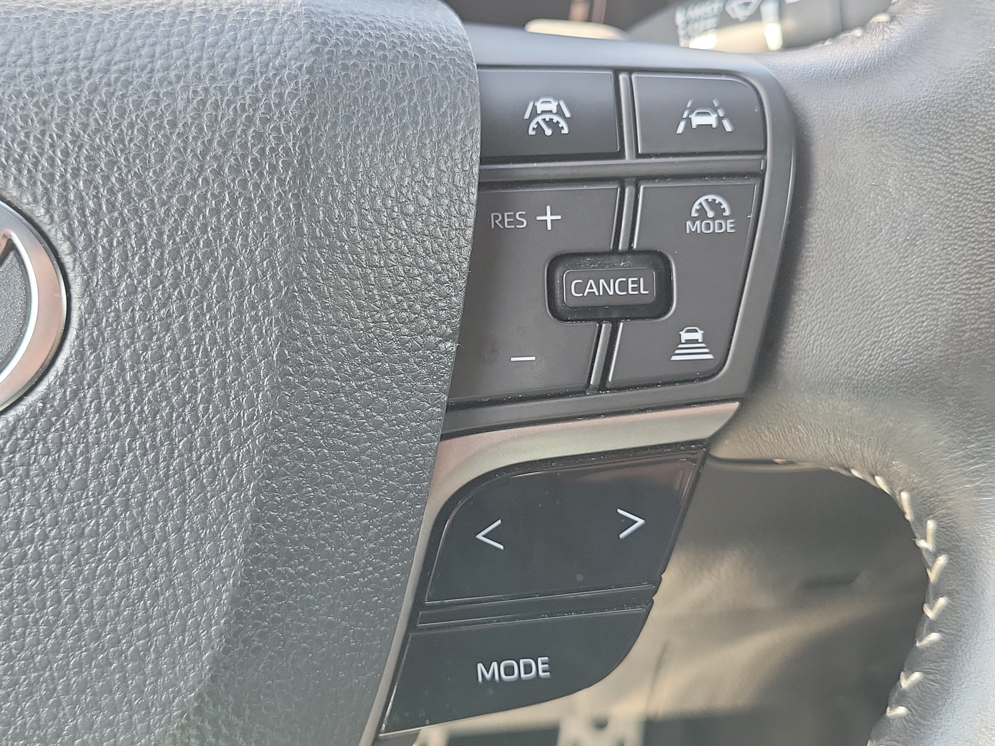 Used 2025 Toyota Camry SE FWD image 19