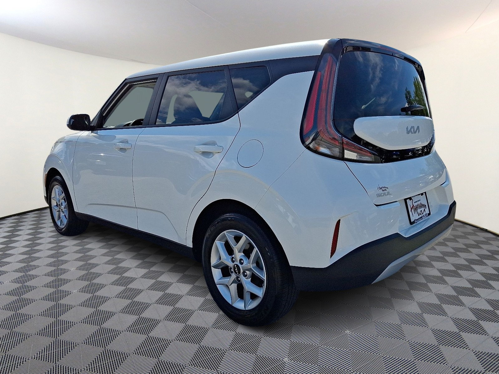 Certified 2025 Kia Soul LX w/ LX Technology Package FWD image 4