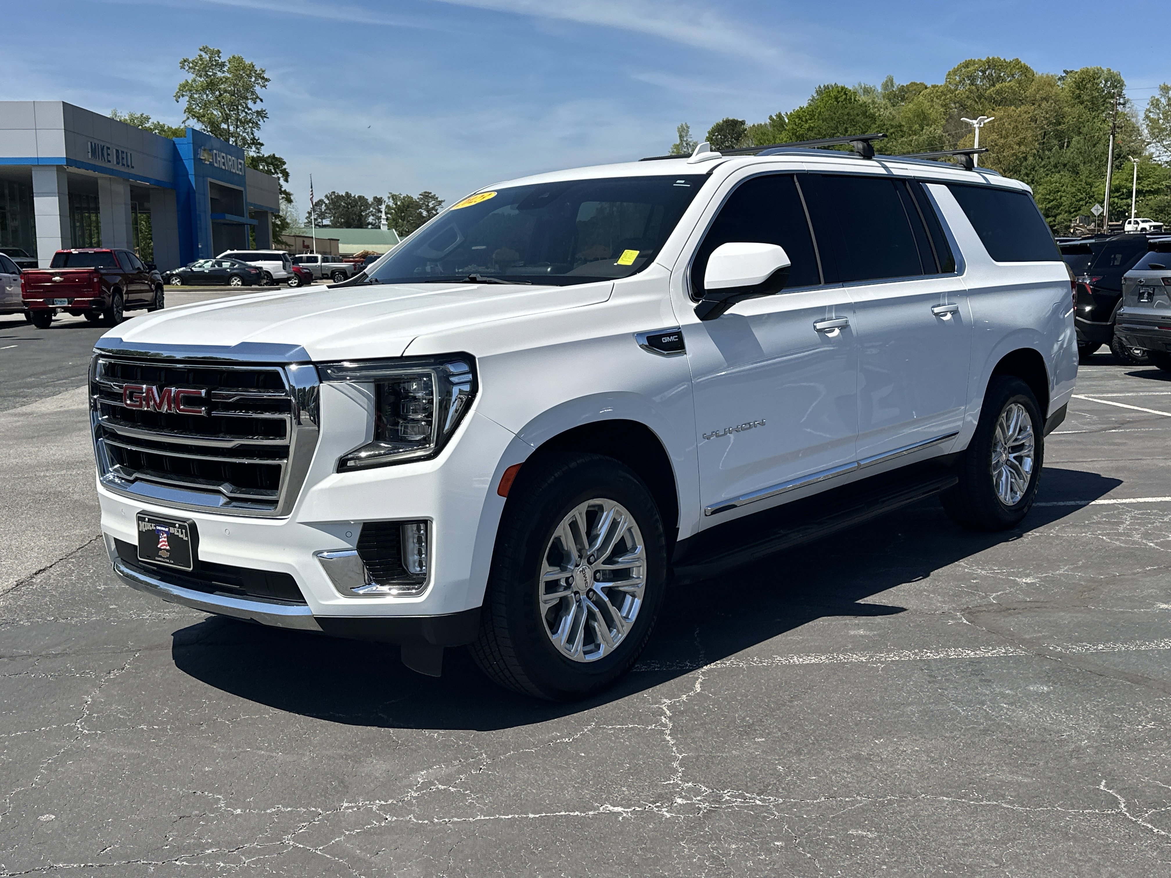 Used 2023 GMC Yukon XL SLT AWD/4WD image 4