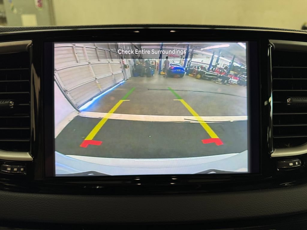 Used 2023 Chrysler Pacifica Touring-L FWD image 21