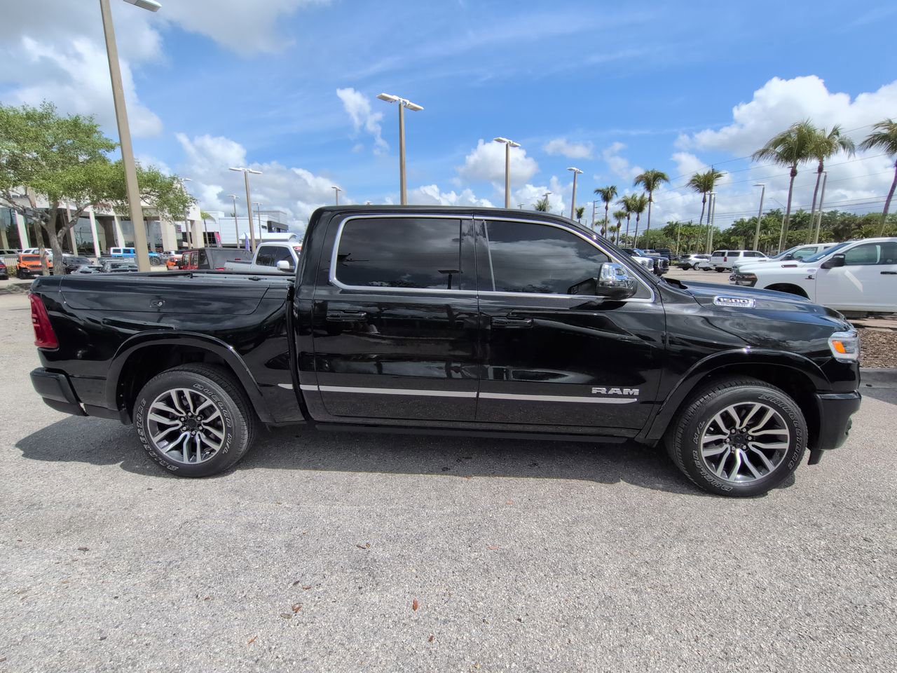 Used 2025 RAM 1500 Limited w/ Body Color Bumper Group AWD/4WD image 4