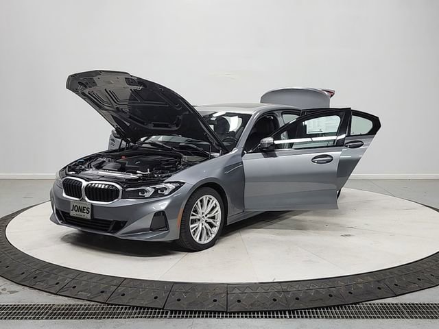 Used 2023 BMW 330i Sedan w/ Driving Assistance Package image 11