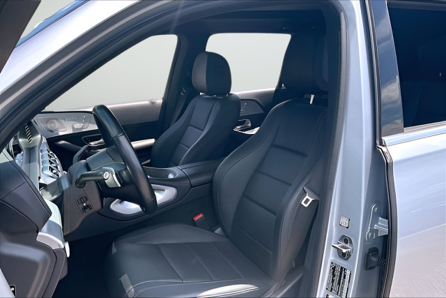 Used 2025 Mercedes-Benz GLS 450 4MATIC image 16