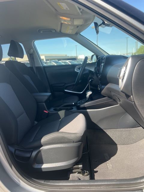 Used 2025 Kia Soul LX w/ LX Technology Package image 28