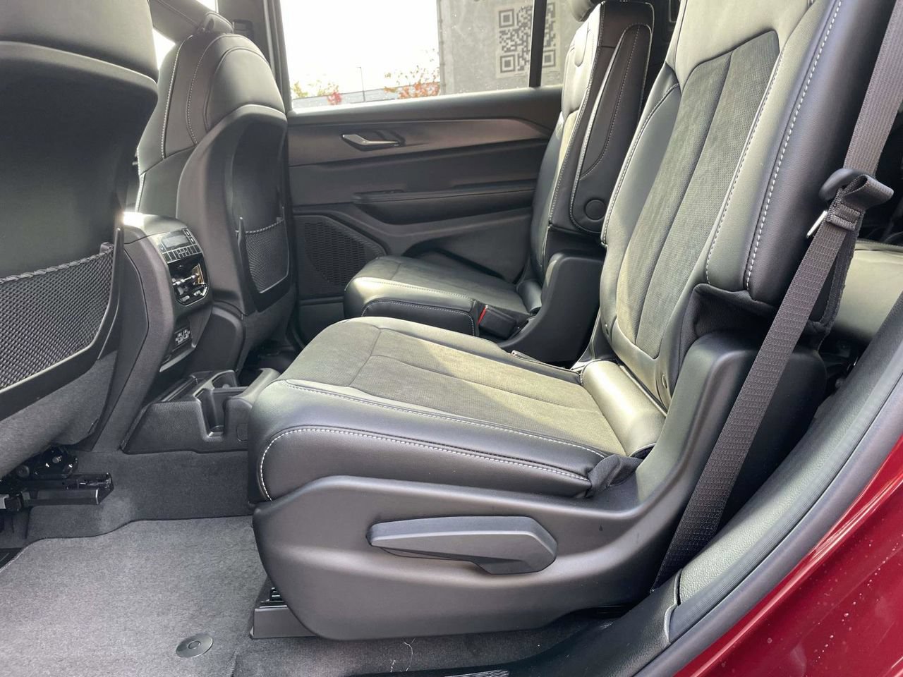 New 2025 Jeep Grand Cherokee L Altitude AWD/4WD image 28