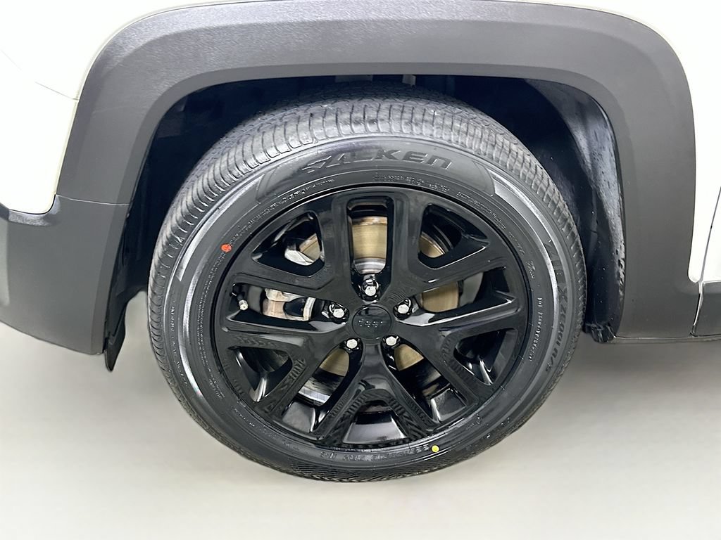 Used 2017 Jeep Renegade Altitude FWD image 24