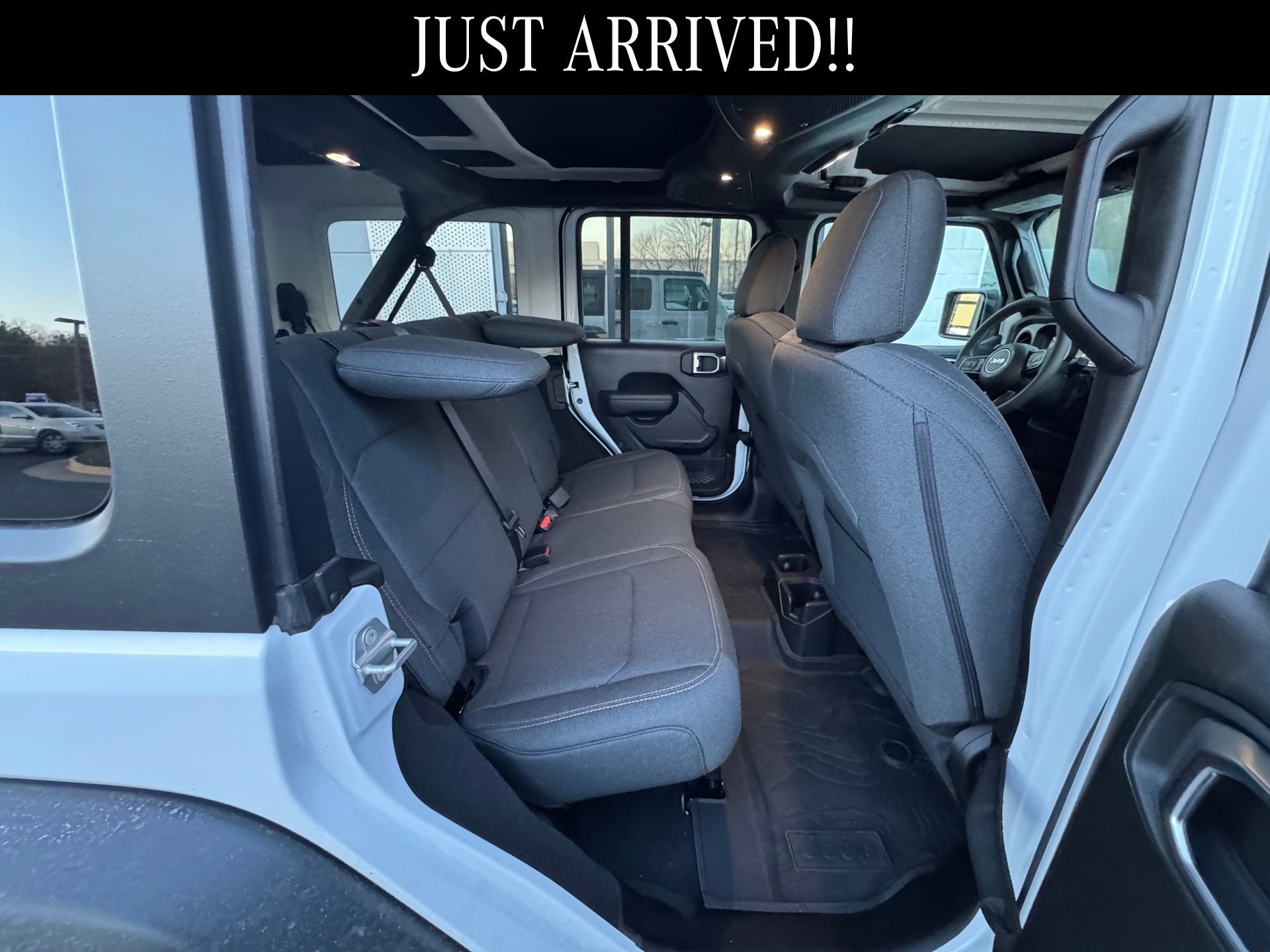 Used 2024 Jeep Wrangler Sport S image 11