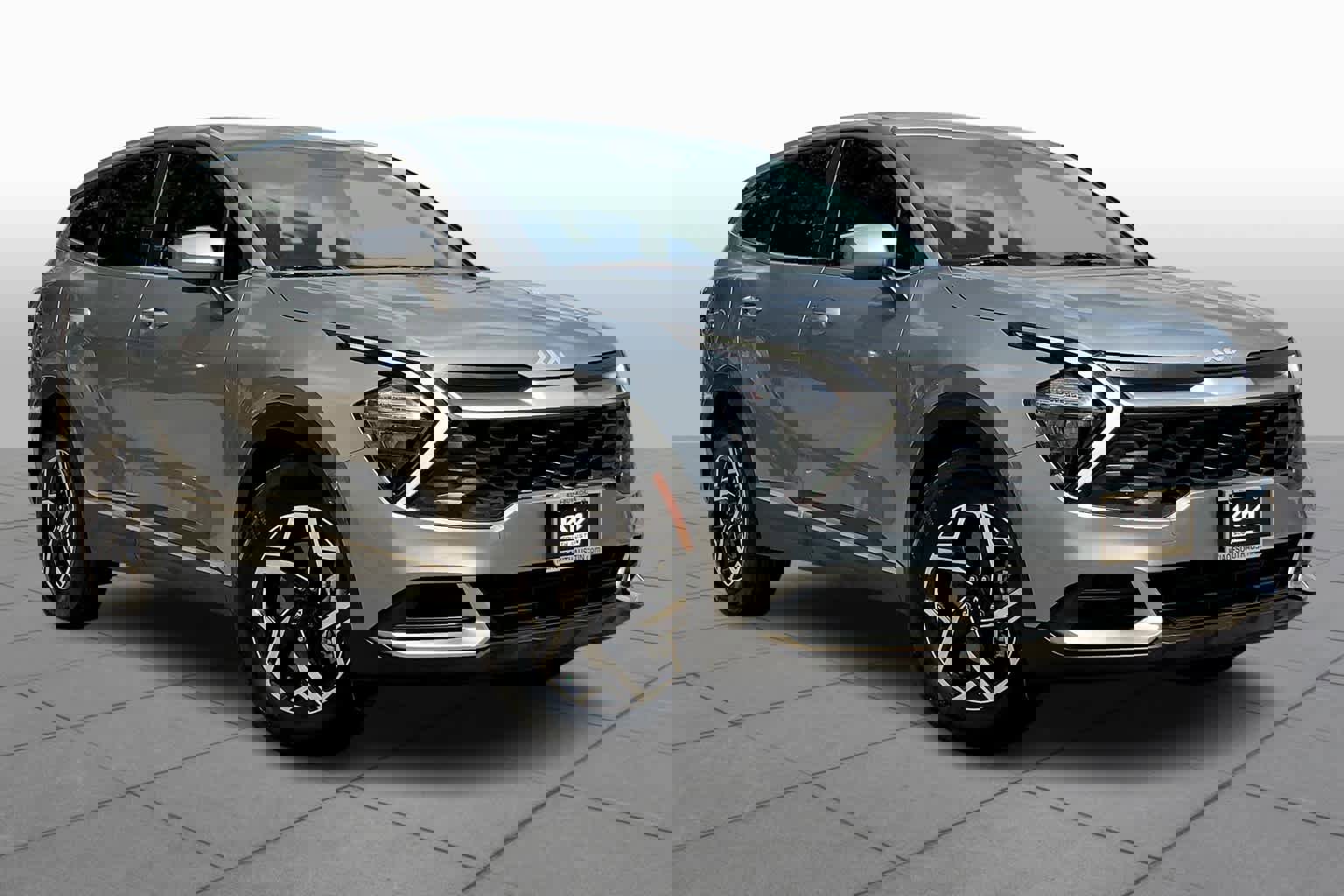 Used 2023 Kia Sportage LX image 3