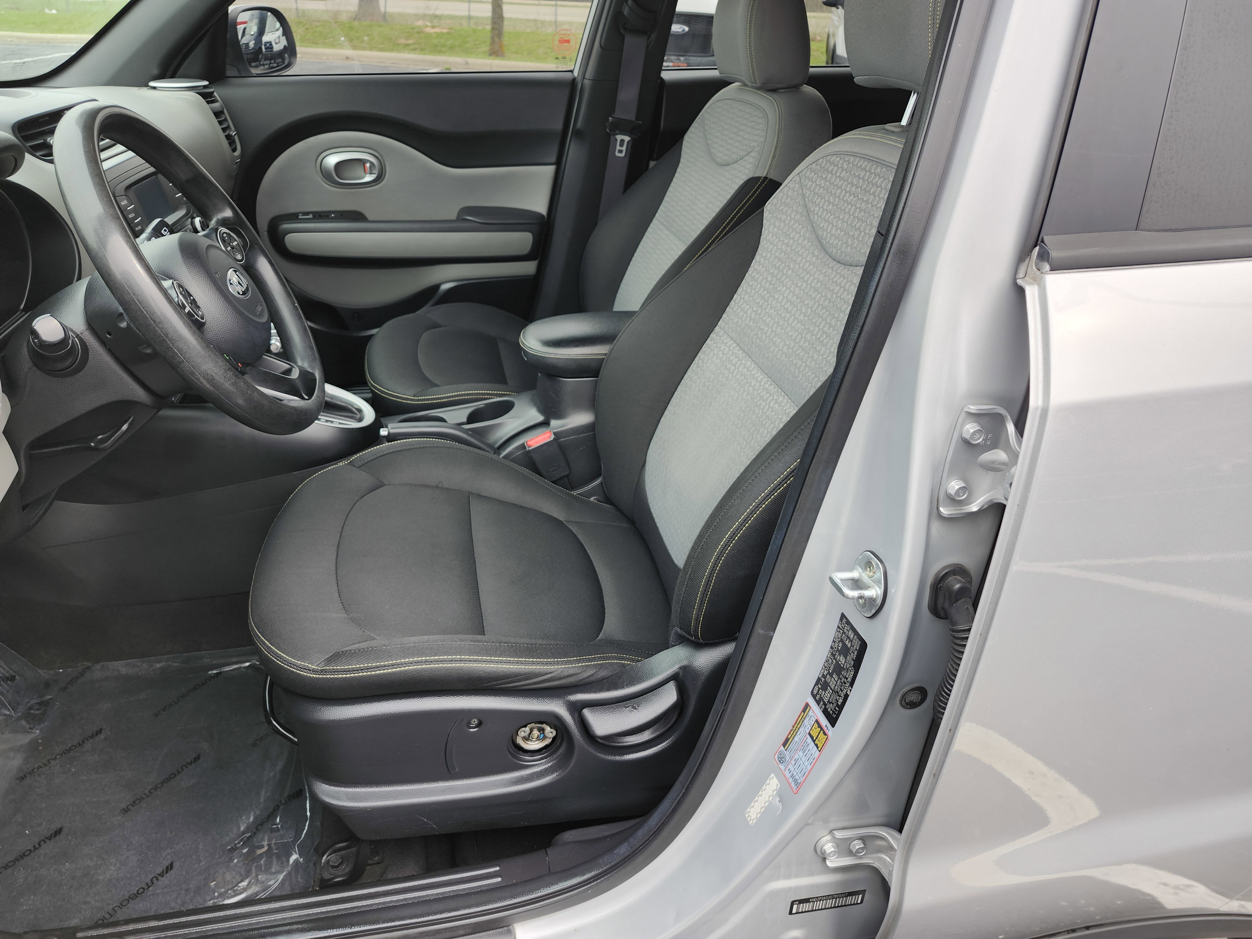 Used 2016 Kia Soul + image 20