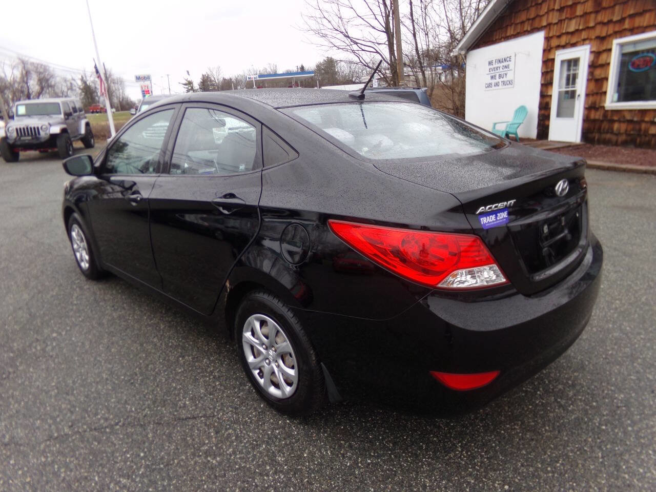 Used 2012 Hyundai Accent GLS image 7