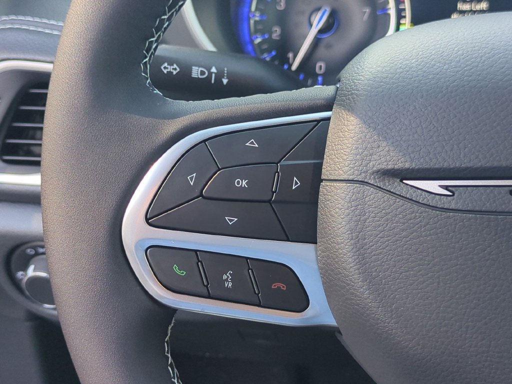 New 2027 Chrysler Pacifica Select FWD image 16