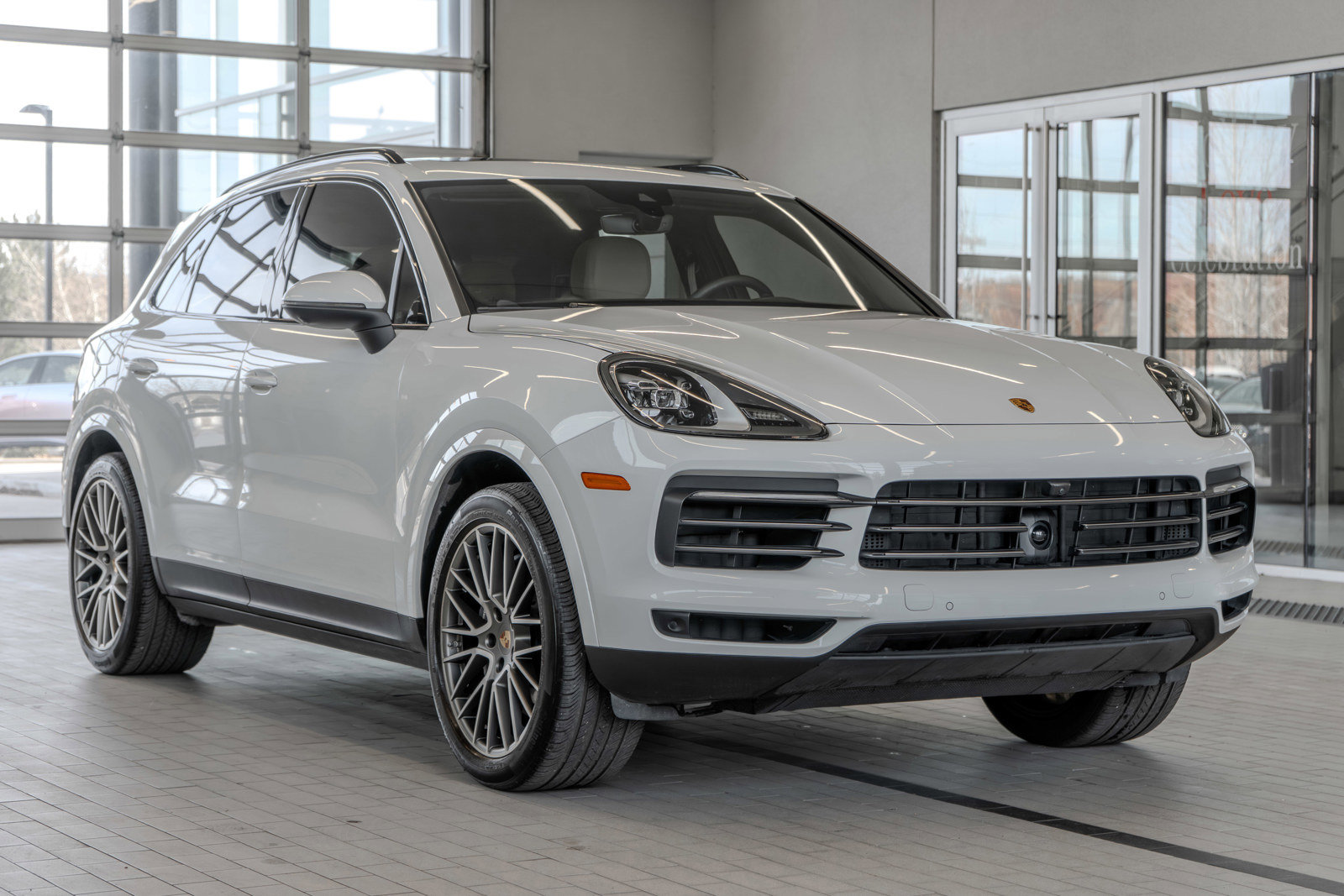 Used 2023 Porsche Cayenne Platinum Edition image 21