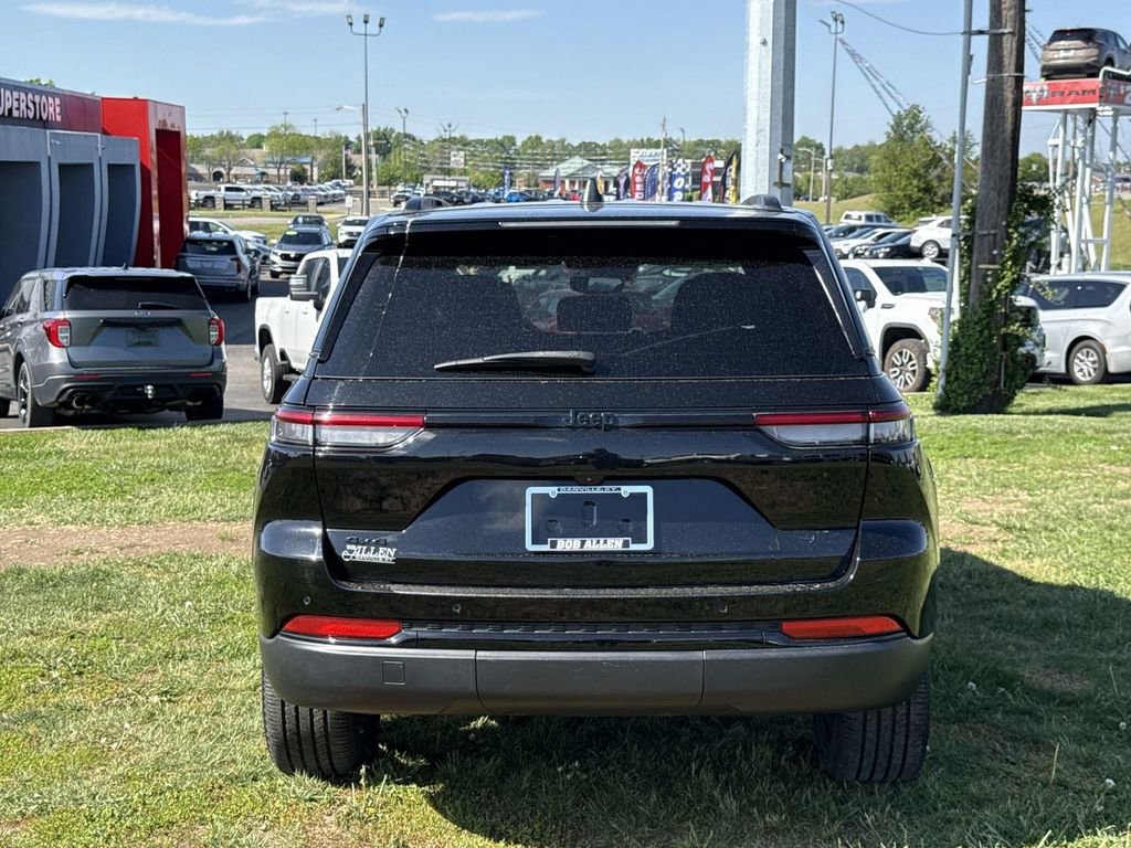 Used 2023 Jeep Grand Cherokee Altitude image 19