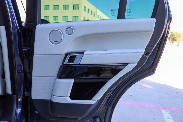 Used 2015 Land Rover Range Rover HSE image 14