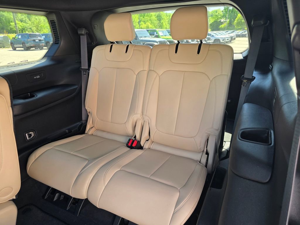 Used 2023 Jeep Grand Cherokee L Limited AWD/4WD image 11