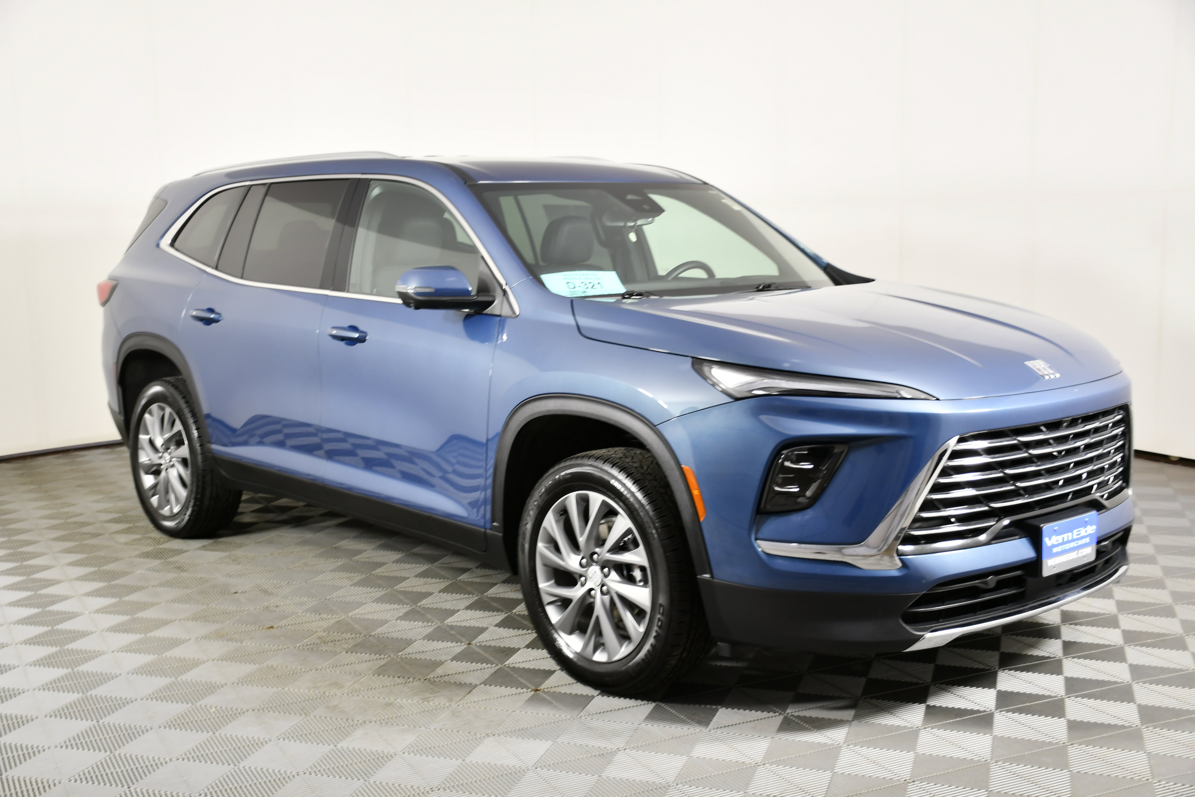 Used 2025 Buick Enclave Preferred image 4