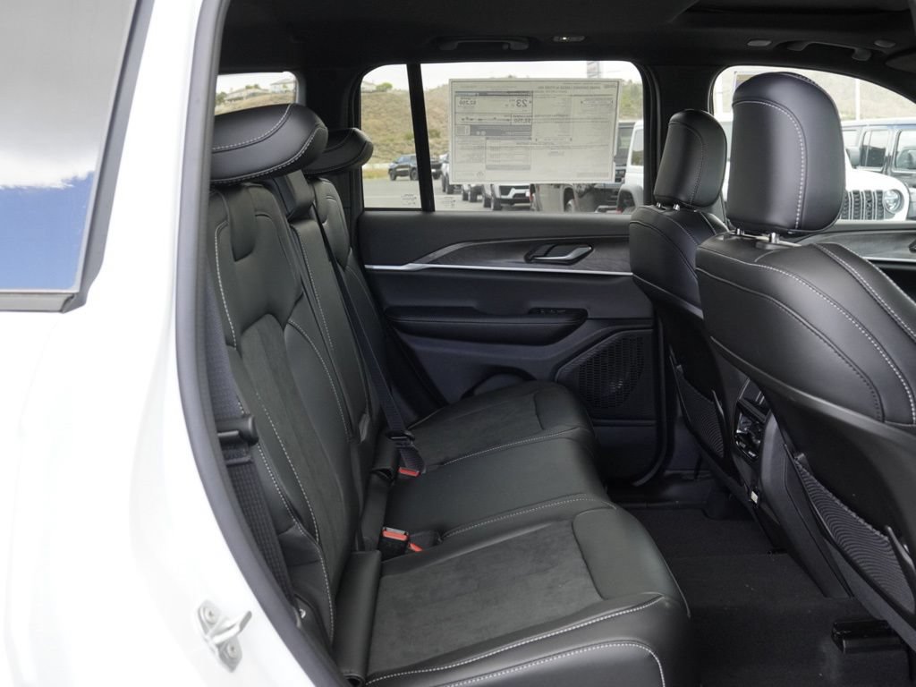 New 2026 Jeep Grand Cherokee Altitude AWD/4WD image 26