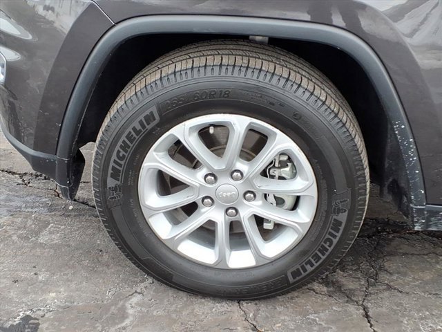 Used 2021 Jeep Grand Cherokee Laredo image 32