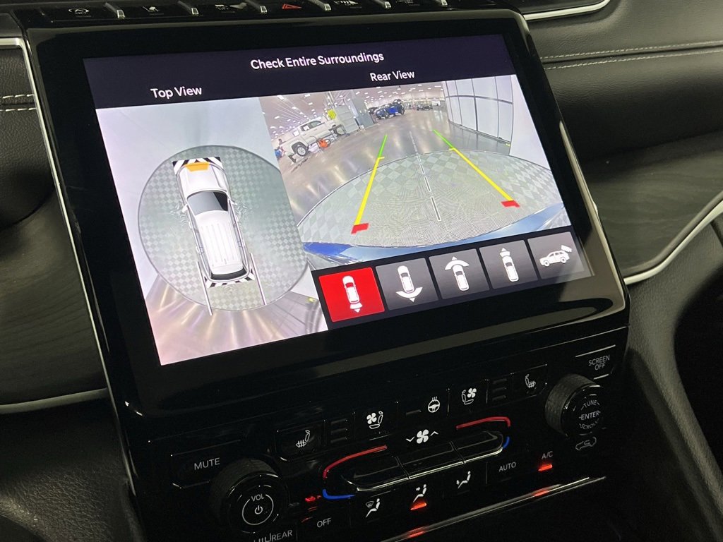 Used 2024 Jeep Grand Cherokee Limited w/ Luxury Tech Group II image 21