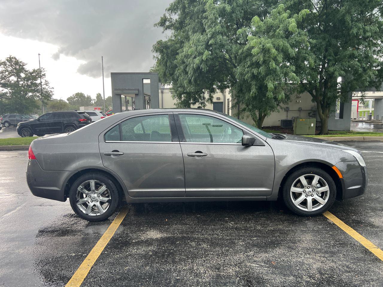 Used 2011 Mercury Milan Premier FWD image 7