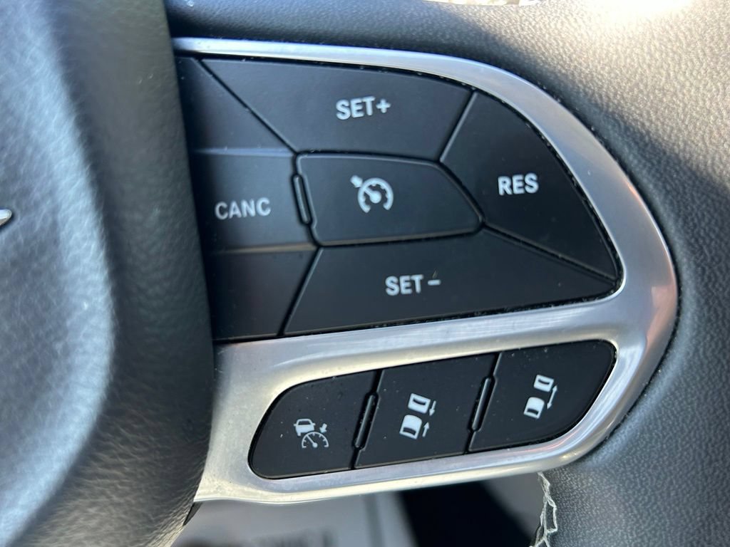 Used 2023 Chrysler Pacifica Touring-L FWD image 20
