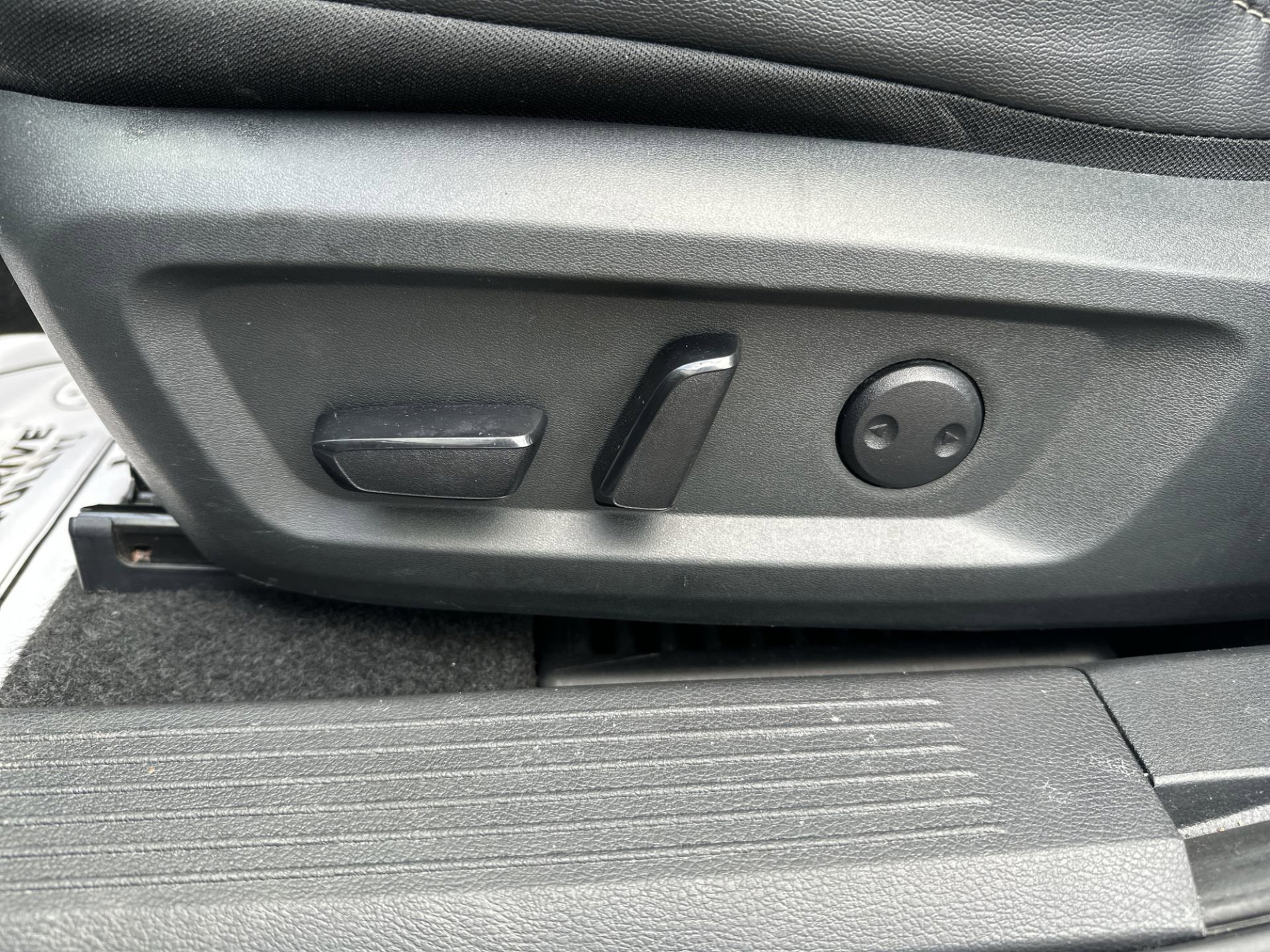 Used 2023 Nissan Rogue SL FWD image 14