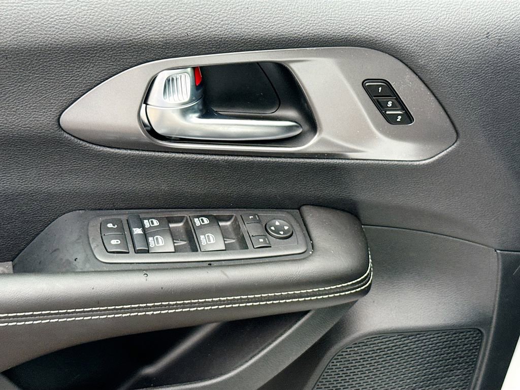 New 2026 Chrysler Pacifica Select FWD image 18