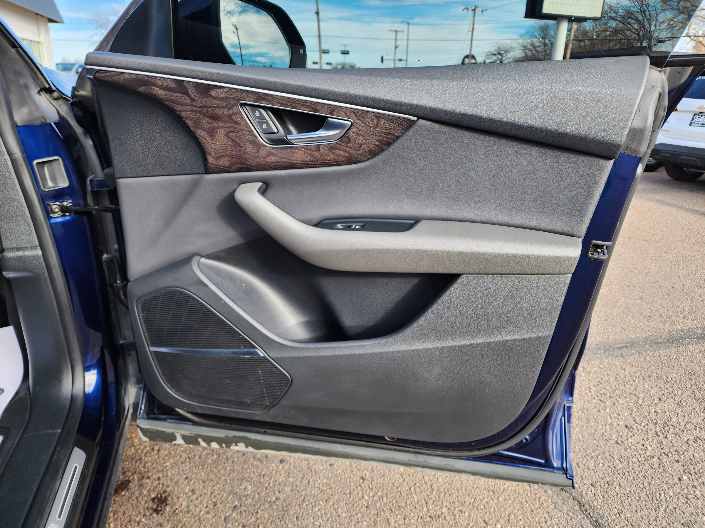 Used 2020 Audi Q8 Premium Plus w/ Premium Plus Package image 9