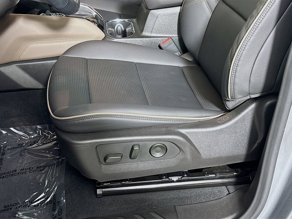 Certified 2025 GMC Canyon Denali AWD/4WD image 23