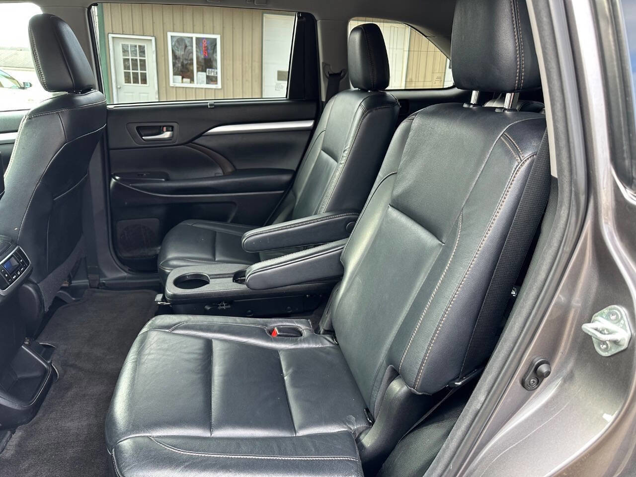 Used 2018 Toyota Highlander XLE image 5