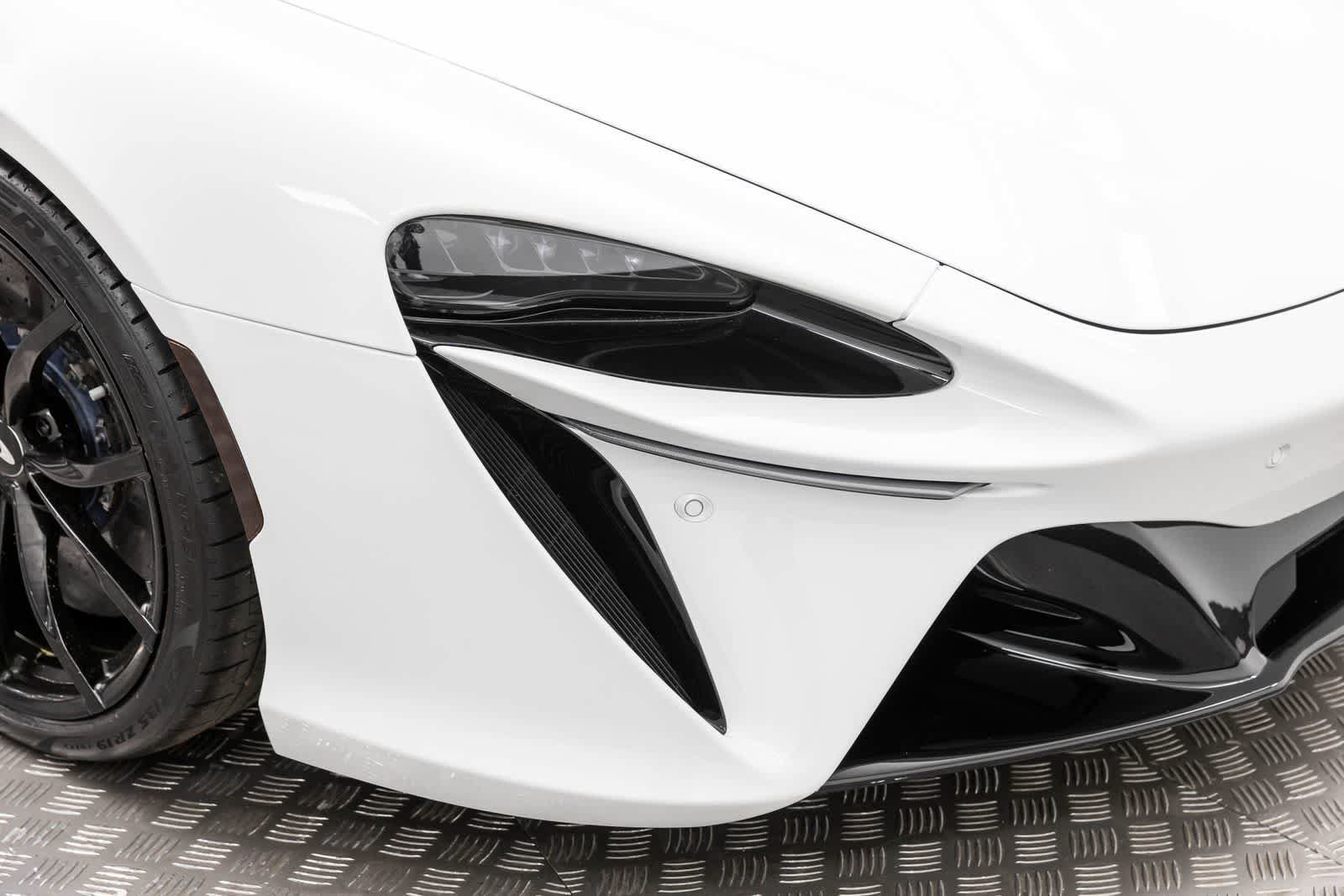 Used 2023 McLaren Artura RWD image 35