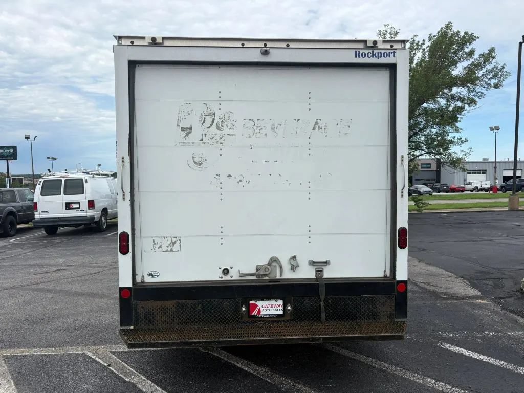 Used 2022 Chevrolet Express 4500 w/ Power Convenience Package RWD image 4